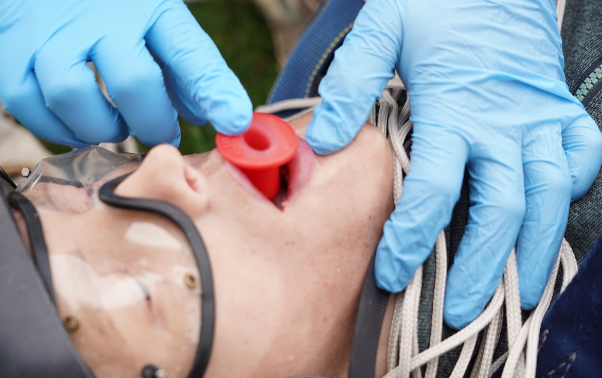 Close-up airway management training during a tailored medical course